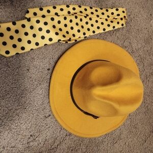 The man with the yellow hat and his tie